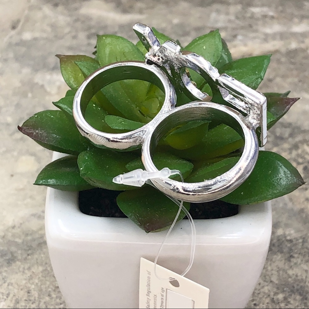 🍀 Fox 2 Finger Silver Rhinestone Ring - Picture 2 of 3